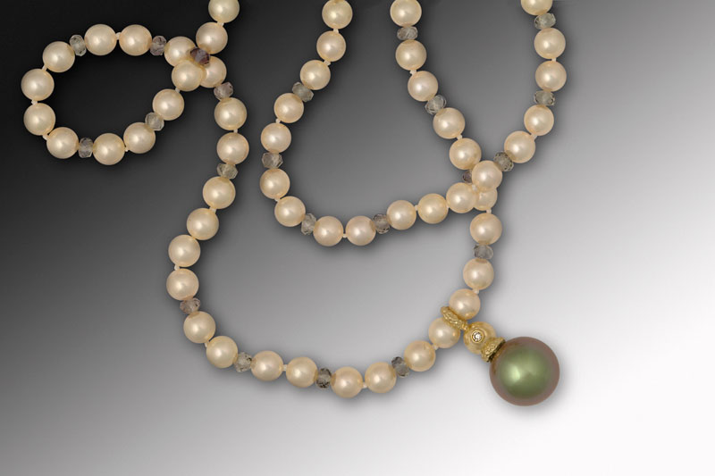 Submission by Jane Bohan for the 2004 sphere American Jewelry Design Council Project